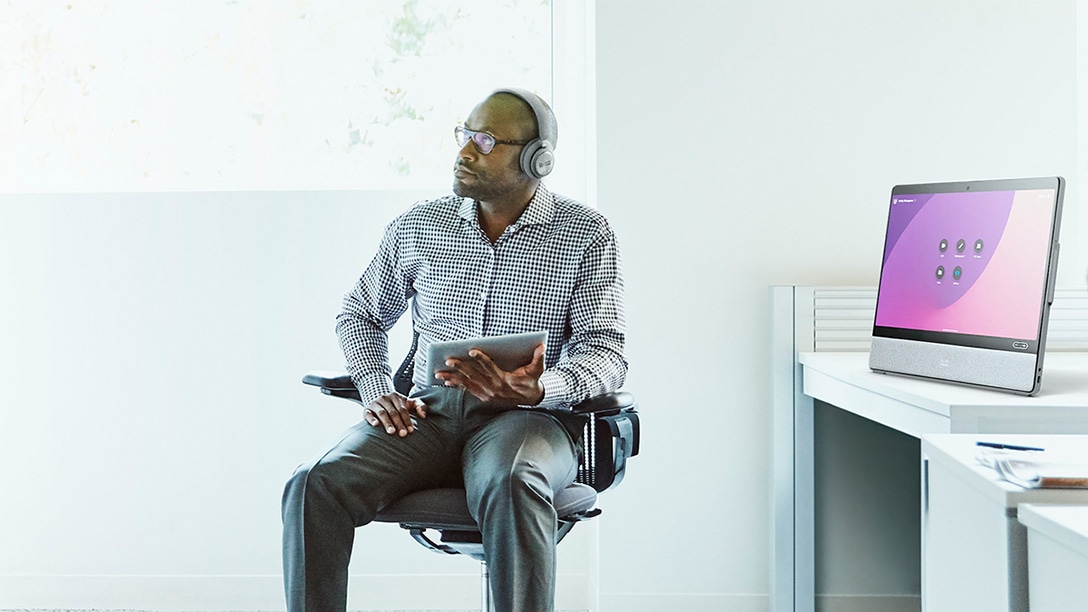 Hybrid worker using Webex Desk Pro and Cisco Headset 730